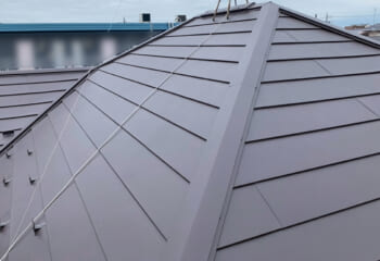 神奈川県大和市 - 断熱と換気で快適な屋根へ!スーパーガルテクトのカバー工法リフォーム