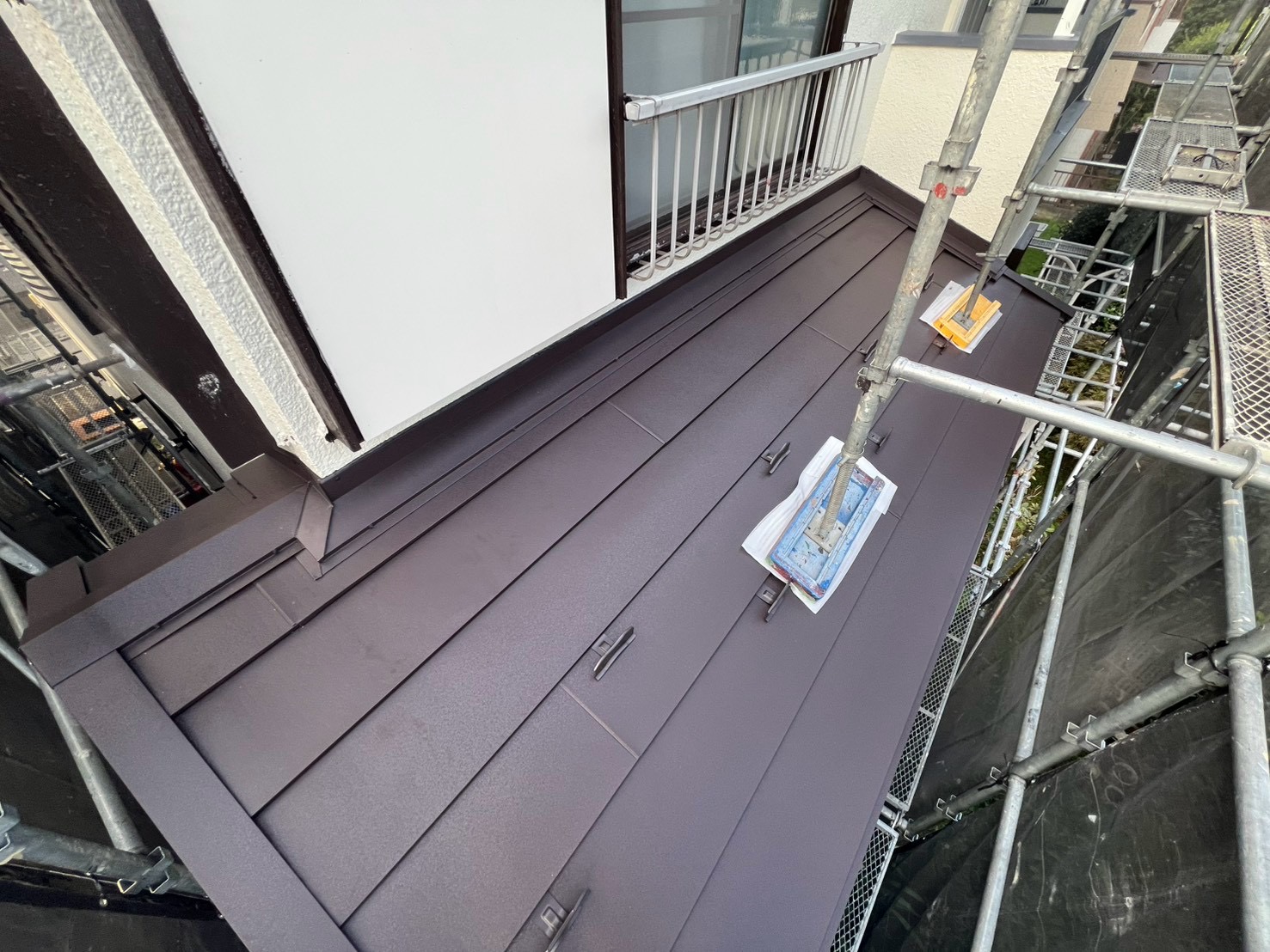 下屋根の取り合い部