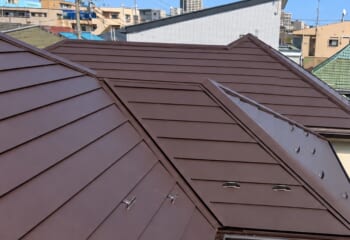 東京都調布市 - ハイグレードな横暖ルーフαプレミアムSとニューライナーで屋根葺き替え工事