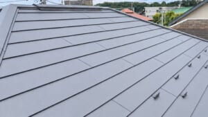 サムネイル画像 相模原市中央区 - 機能性◎の高耐久スーパーガルテクトで屋根カバー工法リフォーム
