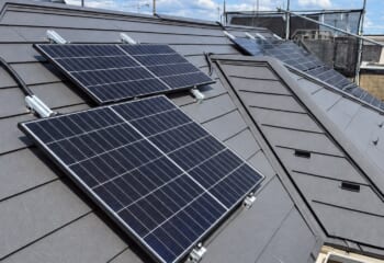 東京都世田谷区 - スーパーガルテクトのカバー工法&キャッチ工法による太陽光パネル新設